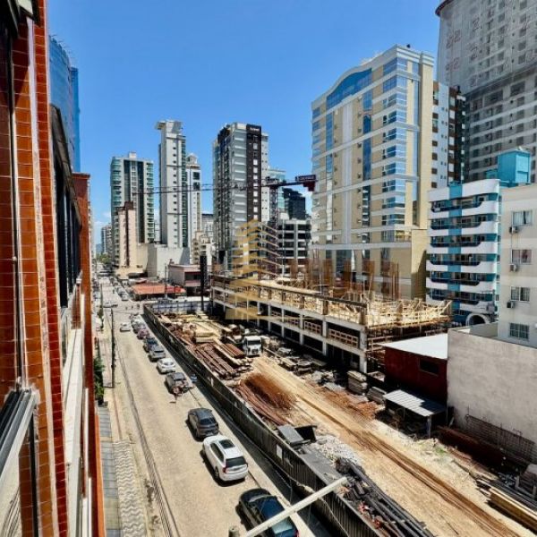 Aluguel ver�o 4 quartos Quadra Mar em Meia Praia