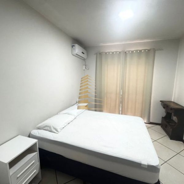 Aluguel ver�o 4 quartos Quadra Mar em Meia Praia