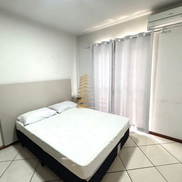Aluguel ver�o 4 quartos Quadra Mar em Meia Praia