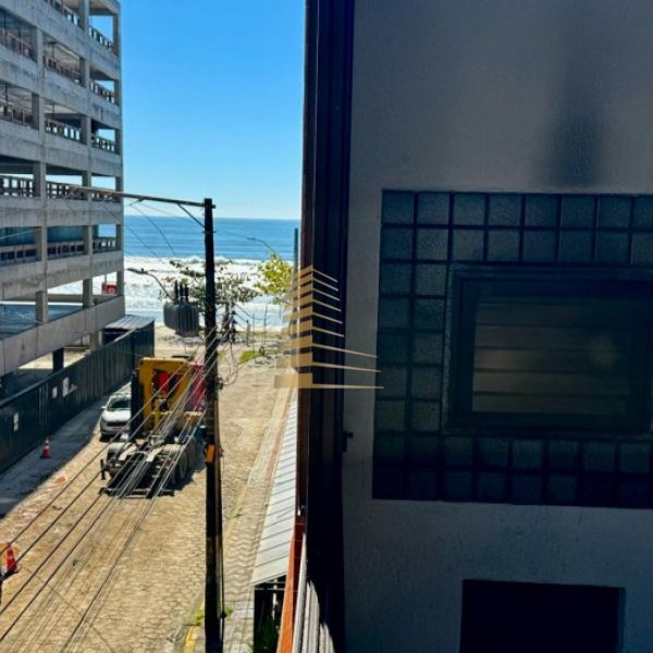 Aluguel ver�o quadra mar 2 quartos (Meia Praia)