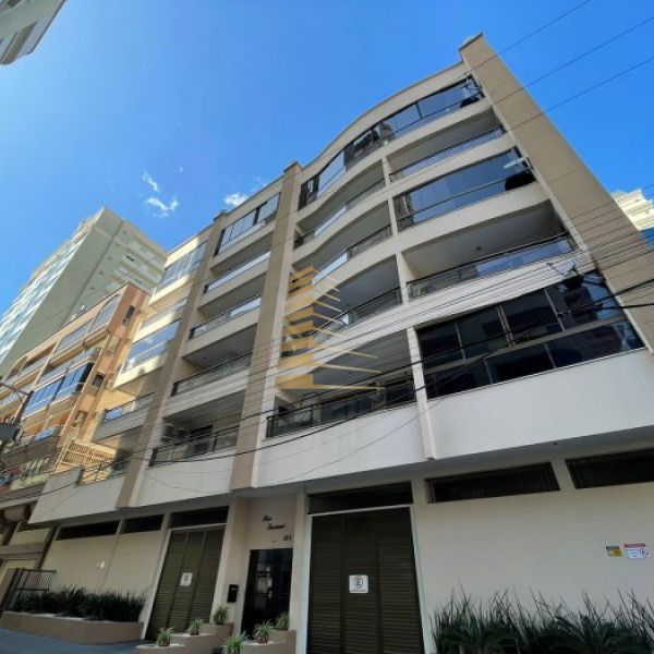 Aluguel ver�o 2 quartos quadra mar em Meia Praia 
