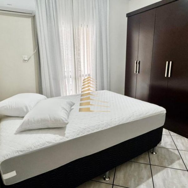 Aluguel ver�o 2 quartos quadra mar em Meia Praia 