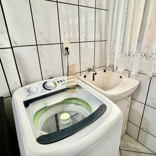Aluguel ver�o 2 quartos quadra mar em Meia Praia 