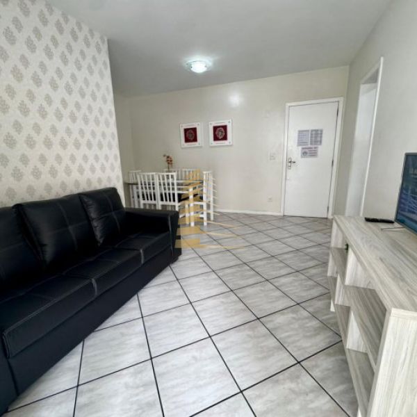 Aluguel ver�o 2 quartos quadra mar em Meia Praia 