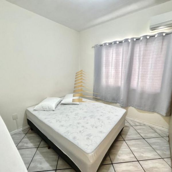 Aluguel ver�o 2 quartos quadra mar em Meia Praia 