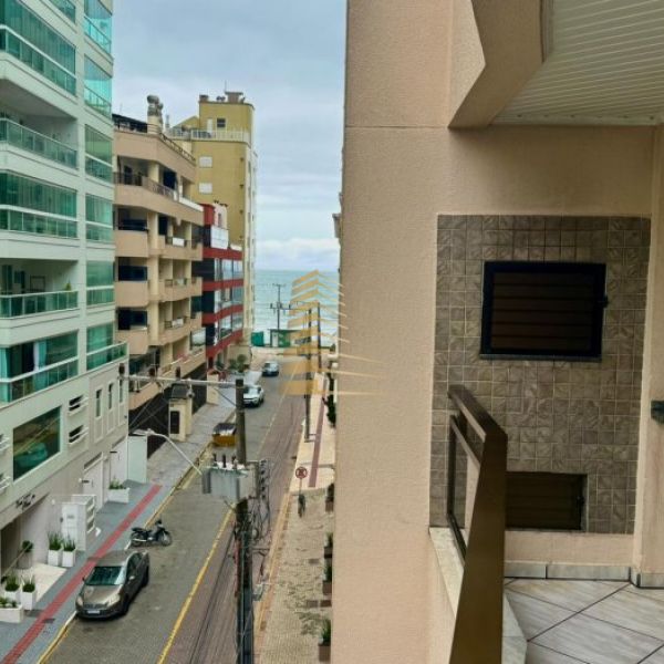 Aluguel ver�o 2 quartos quadra mar em Meia Praia 