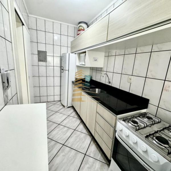 Aluguel ver�o 2 quartos quadra mar em Meia Praia 