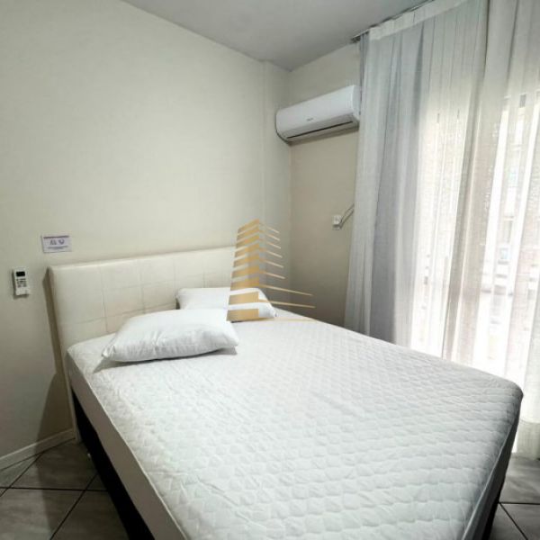 Aluguel ver�o 2 quartos quadra mar em Meia Praia 
