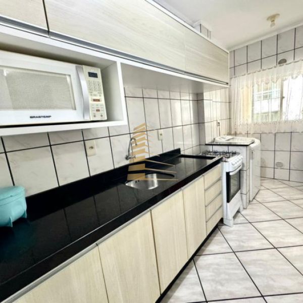 Aluguel ver�o 2 quartos quadra mar em Meia Praia 