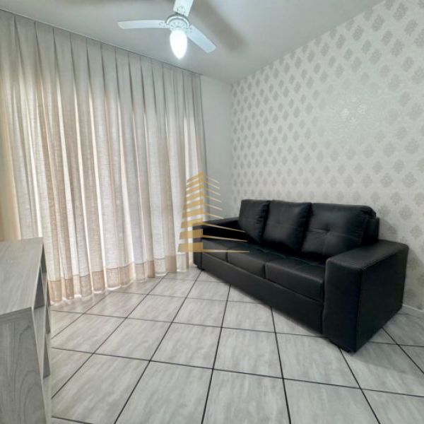 Aluguel ver�o 2 quartos quadra mar em Meia Praia 