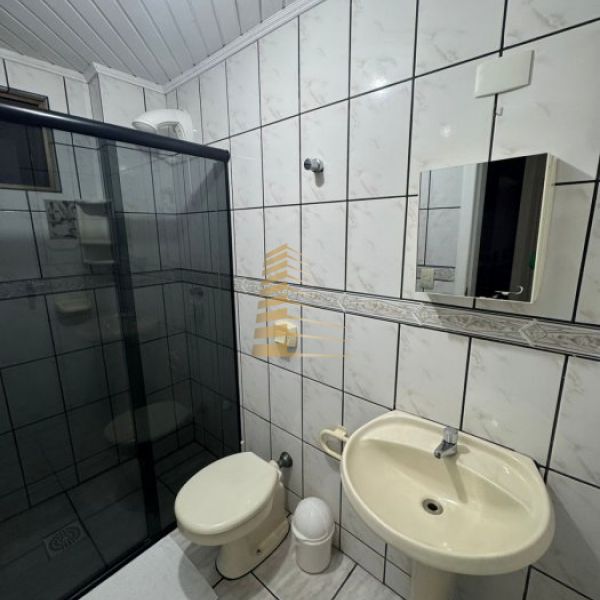 Aluguel ver�o 2 quartos quadra mar em Meia Praia 
