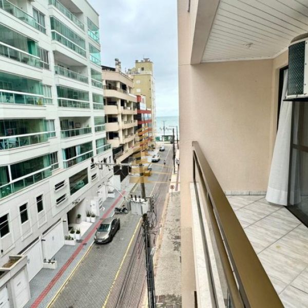Aluguel ver�o 2 quartos quadra mar em Meia Praia 