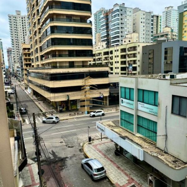 Aluguel ver�o 2 quartos quadra mar em Meia Praia 