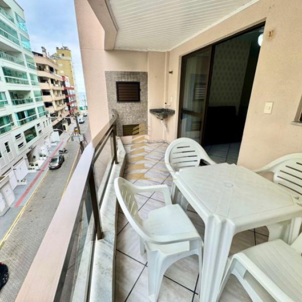 Aluguel ver�o 2 quartos quadra mar em Meia Praia 