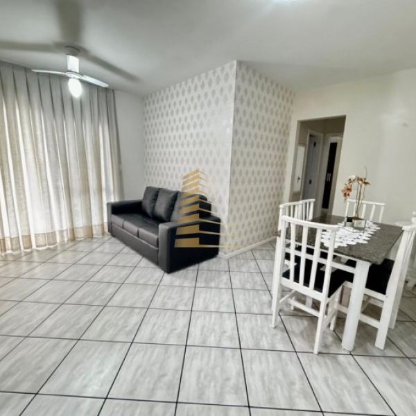 Aluguel ver�o 2 quartos quadra mar em Meia Praia 