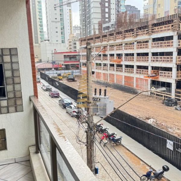 Aluguel ver�o Meia Praia  (2 quartos quadra mar)