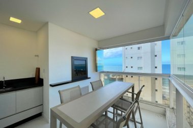 Lindo 3 su�tes quadra mar temporada Meia Praia!