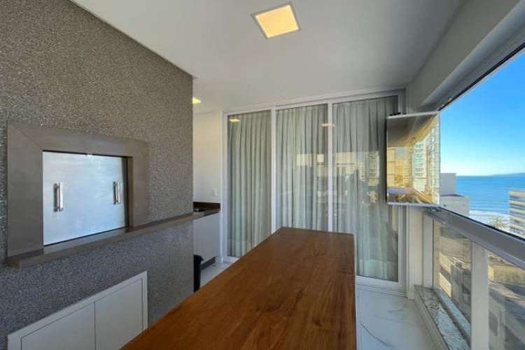 Apartamento ver�o 3 su�tes quadra mar em Meia prai