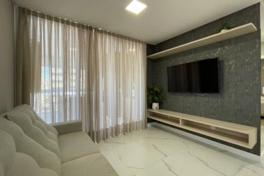 Aluguel ver�o quadra mar em Meia Praia (3 su�tes)