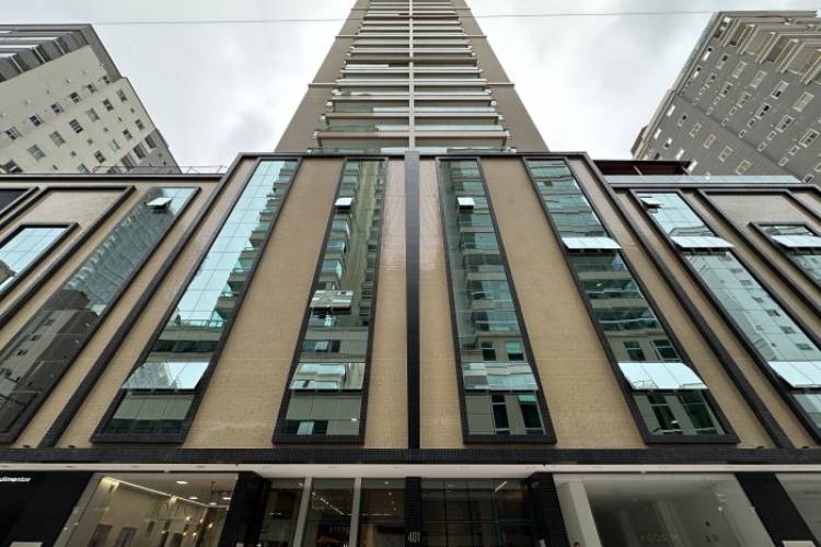 Apartamento na regi�o central da Meia Praia