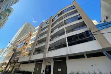 Aluguel ver�o 2 quartos quadra mar em Meia Praia 